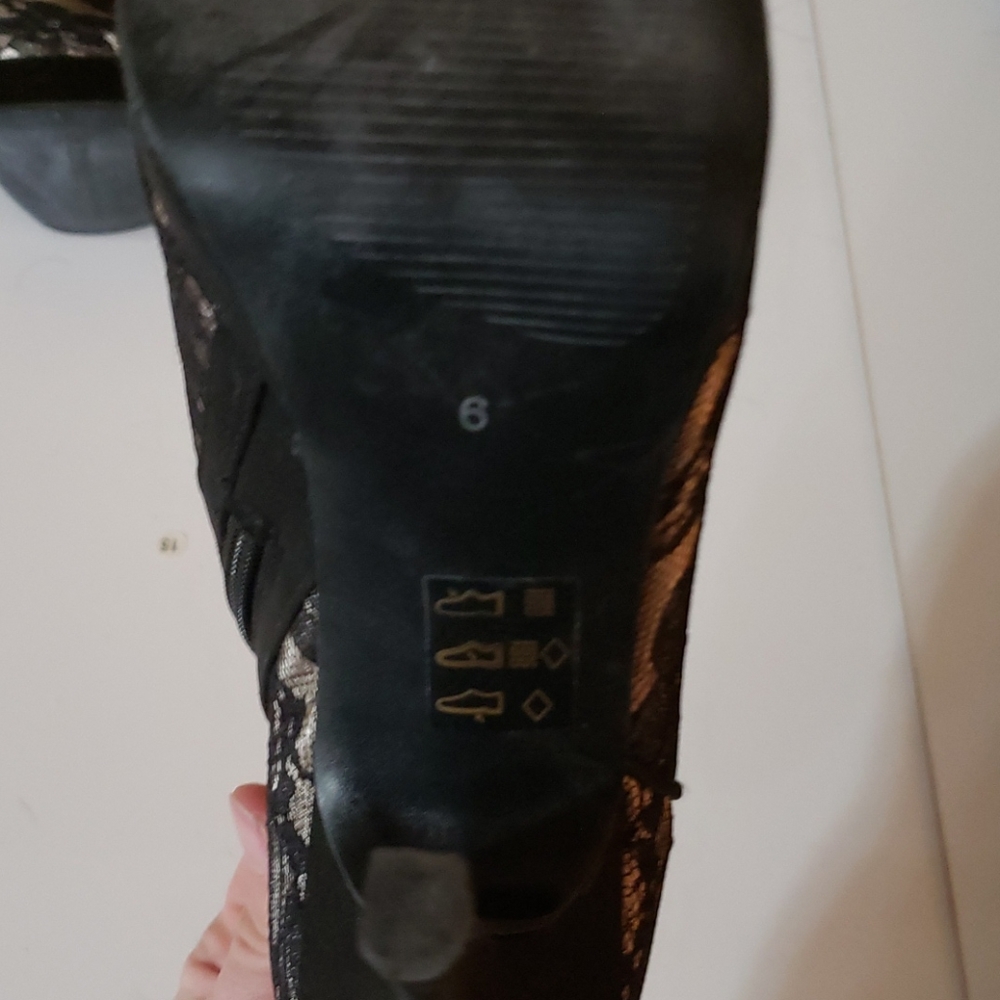Heals - Picture 4 of 4